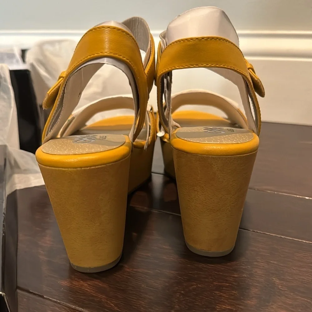 GBG Los Angeles Guess yellow wedge sandals NIB 9M